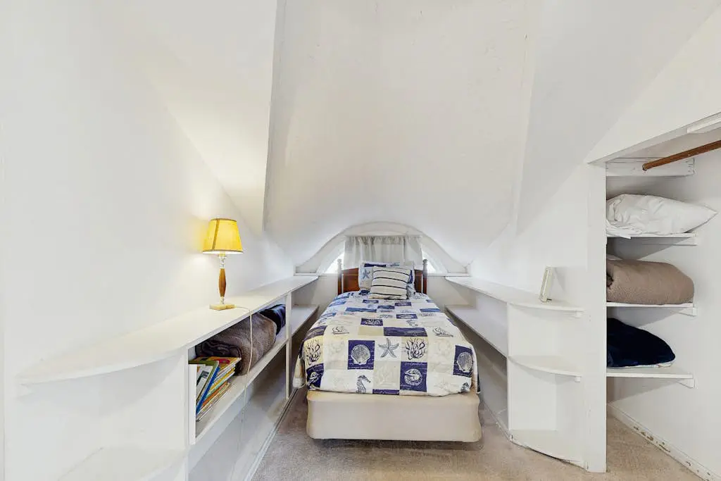 Spacious house with private hot tub on the river, dog friendly