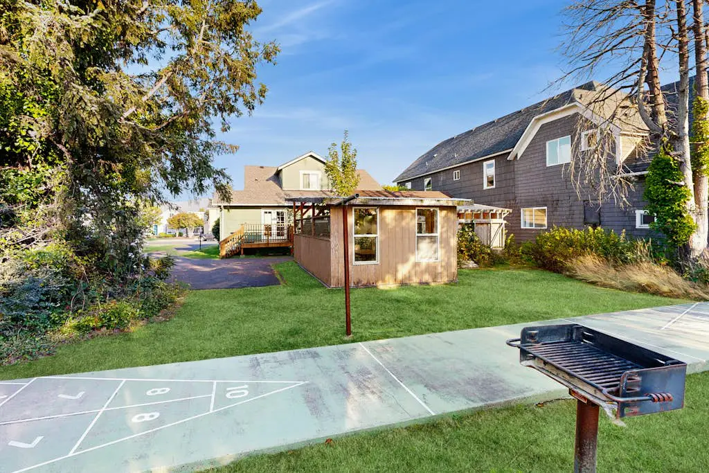 Spacious house with private hot tub on the river, dog friendly