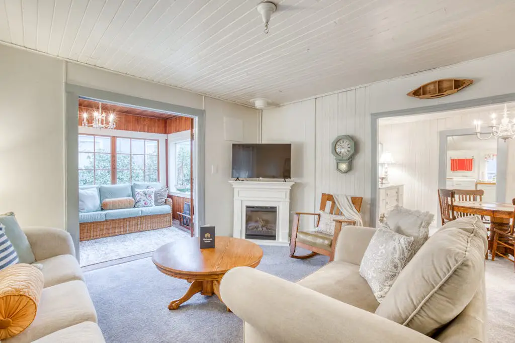 Dog-friendly house near the beach and promenade with electric fireplace