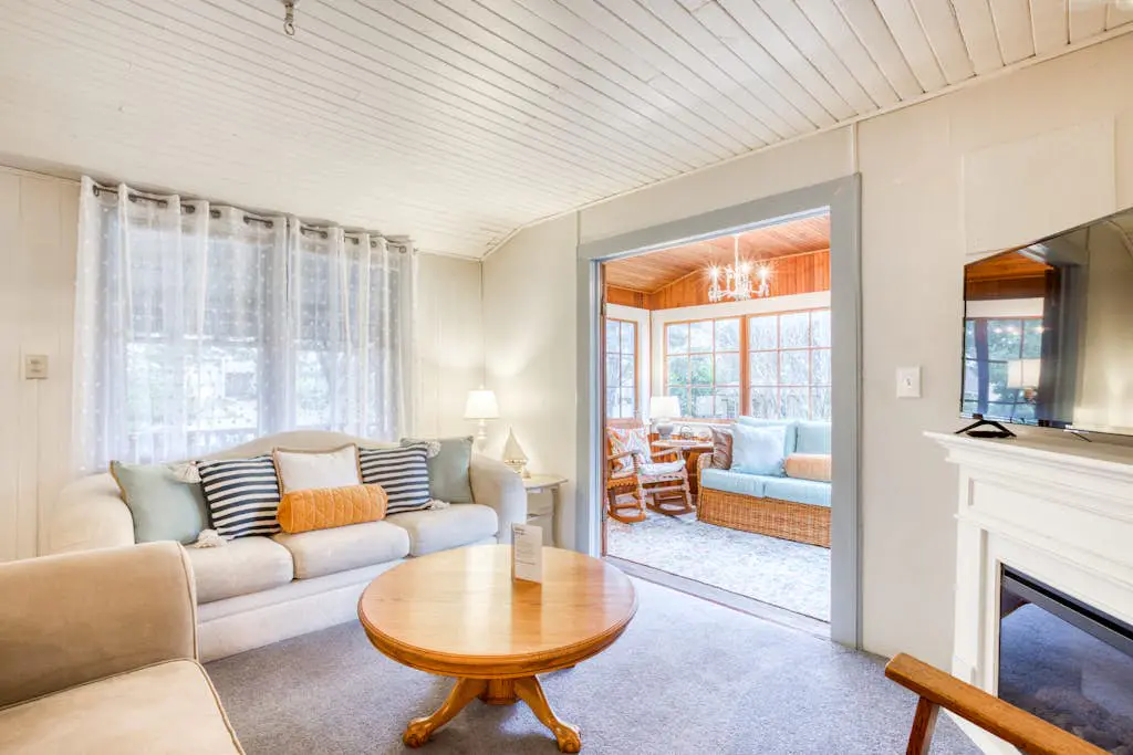 Dog-friendly house near the beach and promenade with electric fireplace
