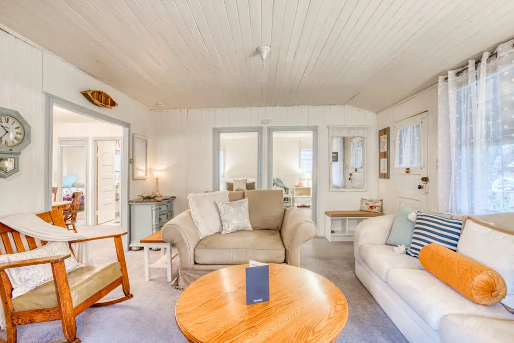 Dog-friendly house near the beach and promenade with electric fireplace
