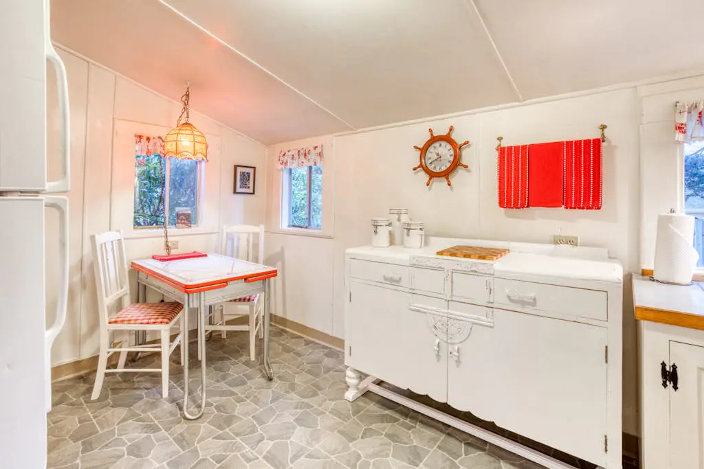 Dog-friendly house near the beach and promenade with electric fireplace