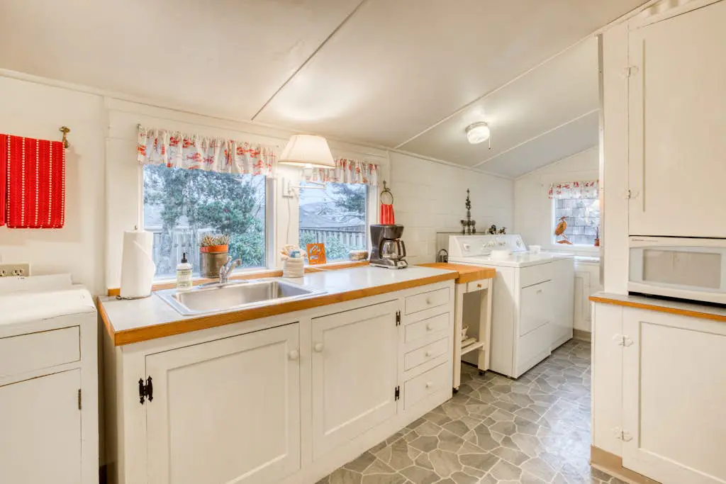 Dog-friendly house near the beach and promenade with electric fireplace