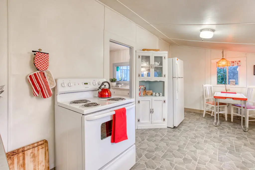 Dog-friendly house near the beach and promenade with electric fireplace