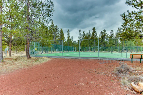 Cabin-style home with hot tub, SHARC passes, central location near skiing & golf