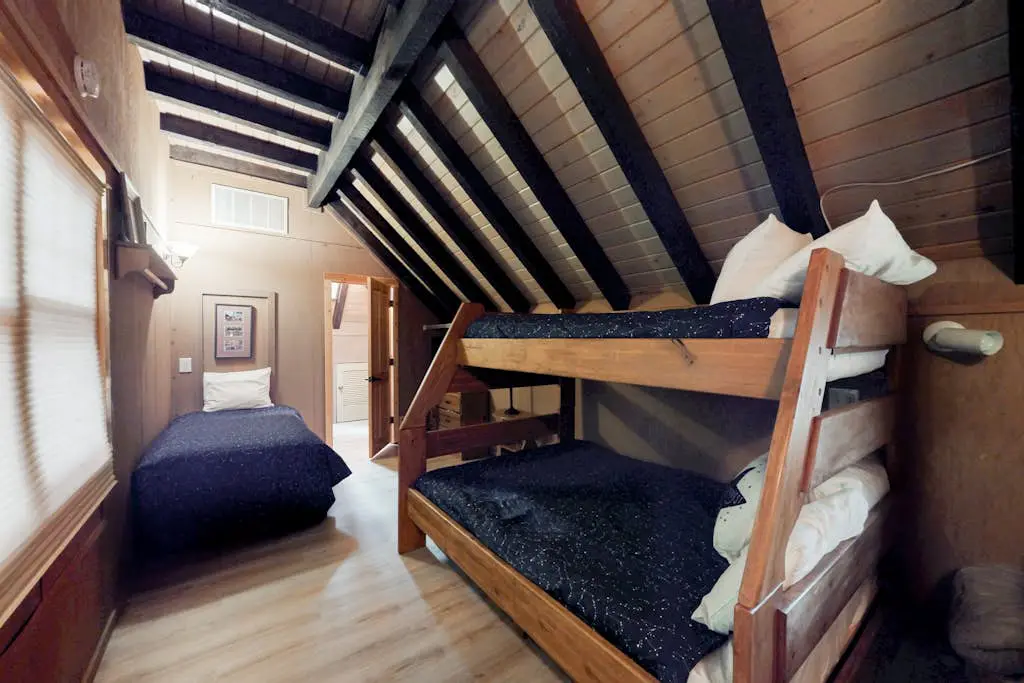 Cabin-style home with hot tub, SHARC passes, central location near skiing & golf