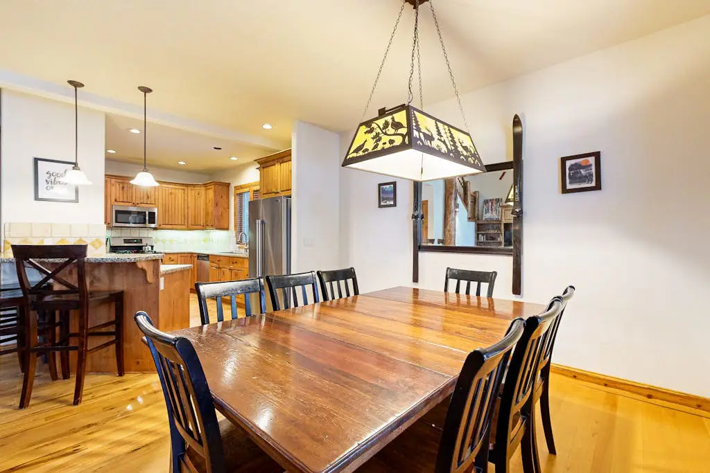 Comfortable townhome with private hot tub & shared pool - SHARC passes included