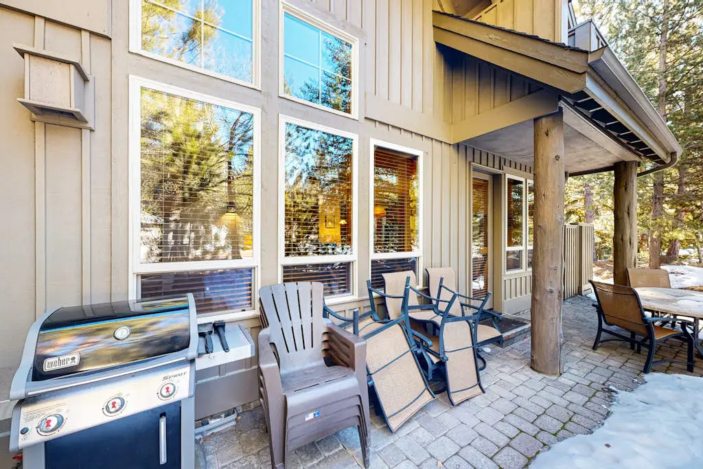 Comfortable townhome with private hot tub & shared pool - SHARC passes included