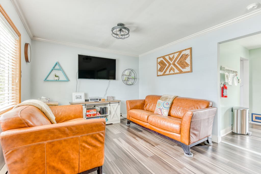Dog-friendly home 5 blocks from the beach , game room & firepit