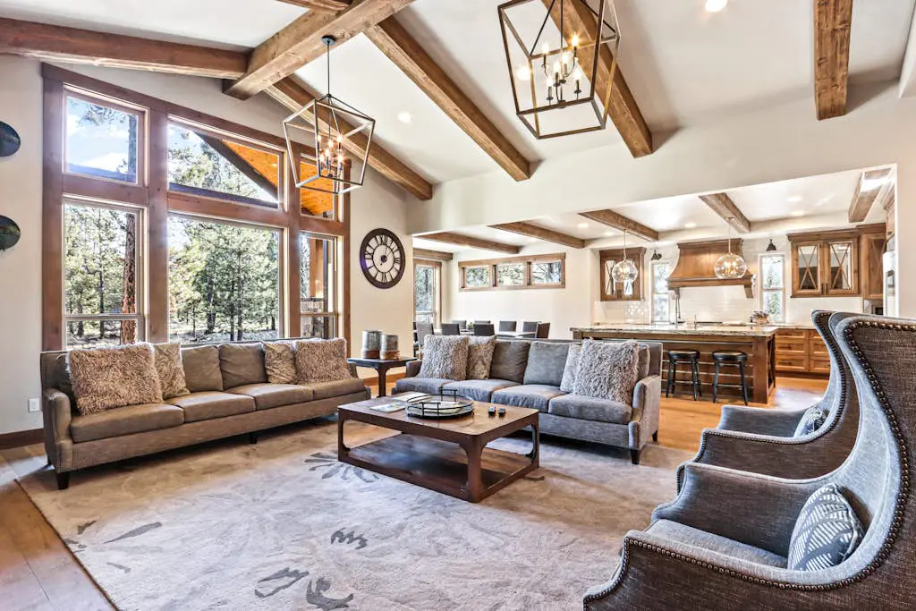 Luxurious home with private hot tub, game room firepit, pool & tennis court