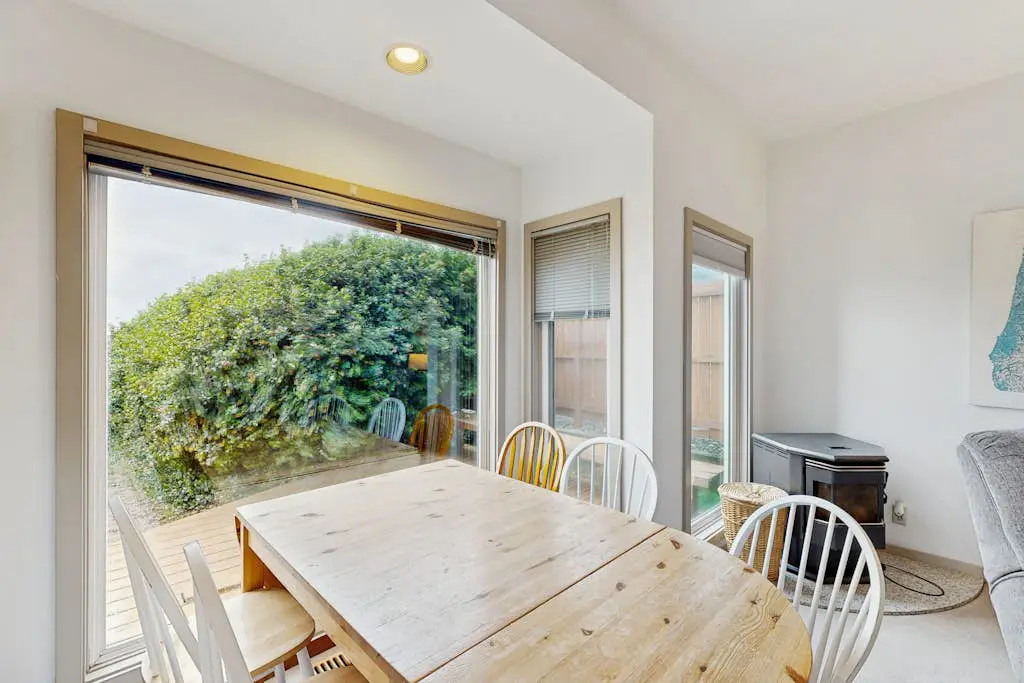 Near Beach condo w/ amazing ocean view - dogs OK