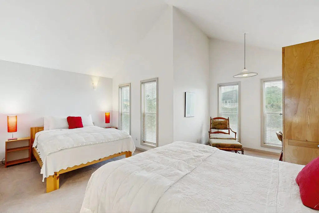 Near Beach condo w/ amazing ocean view - dogs OK