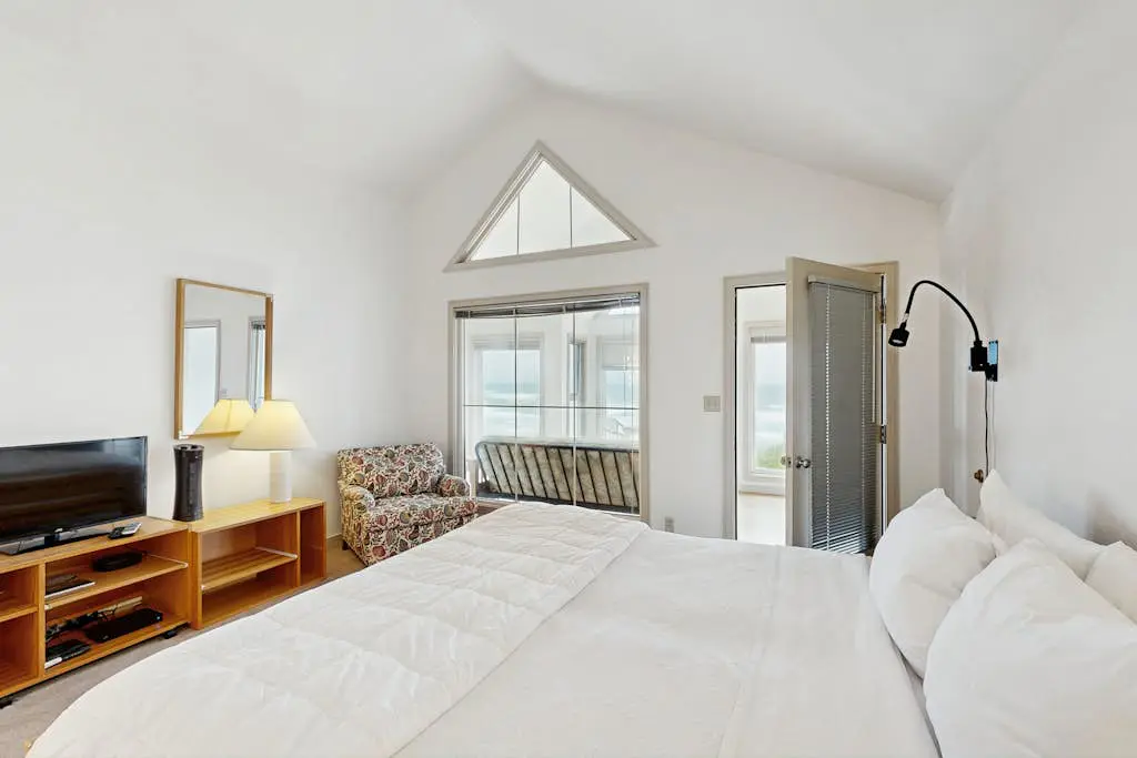 Near Beach condo w/ amazing ocean view - dogs OK