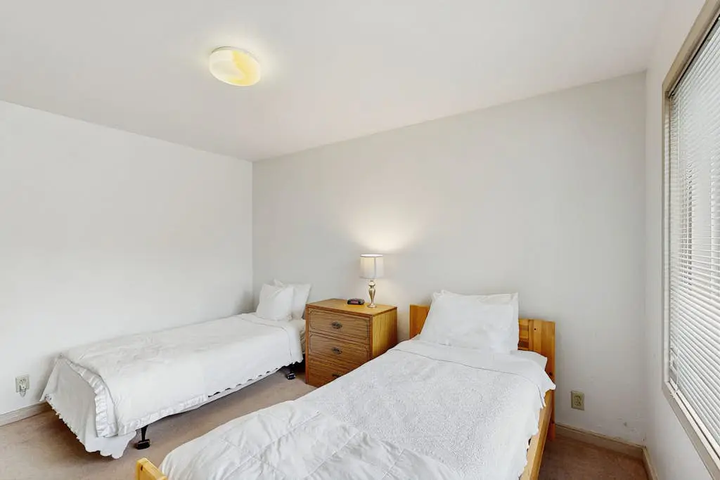 Near Beach condo w/ amazing ocean view - dogs OK