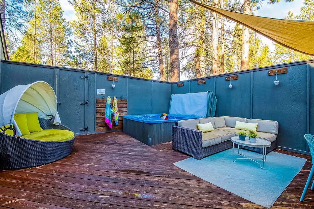 Dog-friendly home with private hot tub, fast WiFi, gas fireplace & SHARC passes