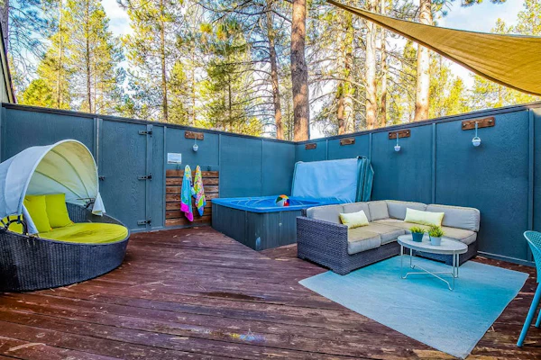 Dog-friendly home with private hot tub, fast WiFi, gas fireplace & SHARC passes