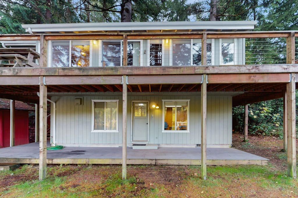 Rustic Retreat on Mercer Lake