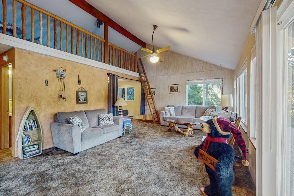 Dog-friendly lakefront home w/ convenient location & private deck