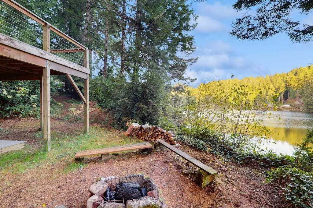Rustic Retreat on Mercer Lake