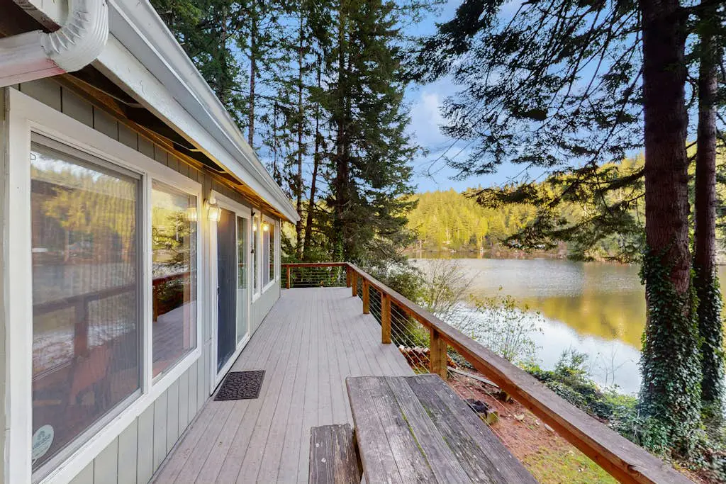 Rustic Retreat on Mercer Lake