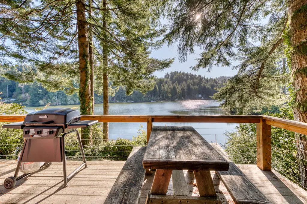 Rustic Retreat on Mercer Lake