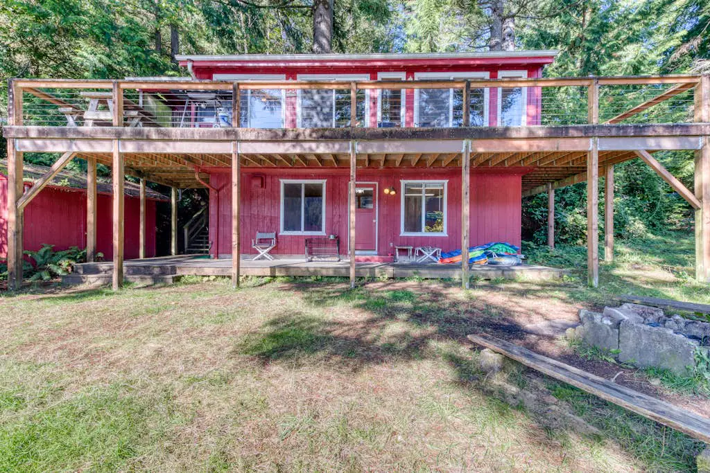 Rustic Retreat on Mercer Lake
