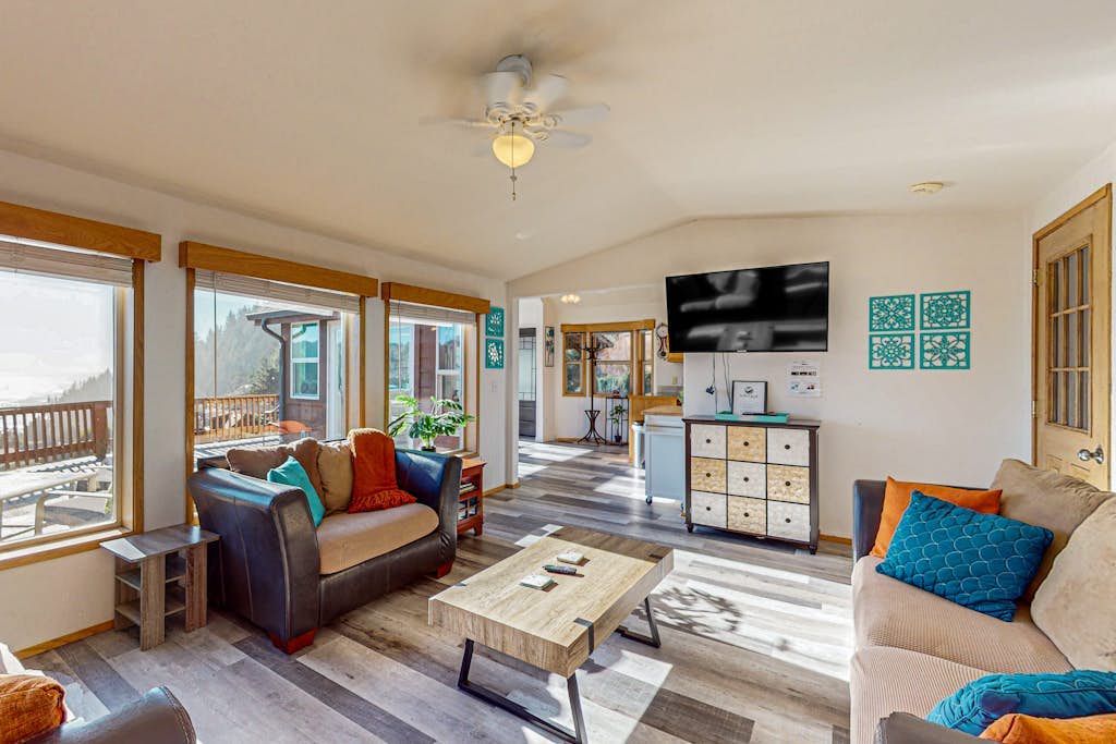 Gorgeous dog-friendly coastal escape with private hot tub, patio & amazing views