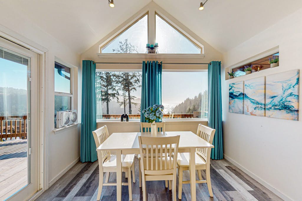 Gorgeous dog-friendly coastal escape with patio & amazing views