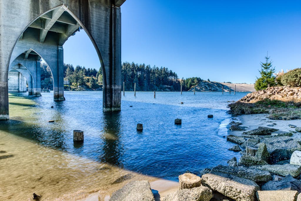 Gorgeous riverfront rental with excellent views & large private deck