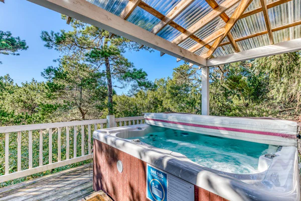 Home with Guest Cottage & Private Hot Tub - Close Beach Access, Dogs OK