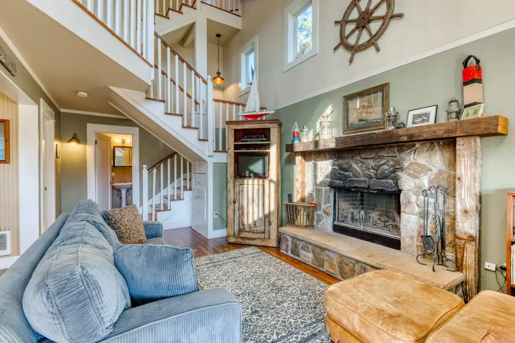 Home with Guest Cottage & Private Hot Tub - Close Beach Access, Dogs OK