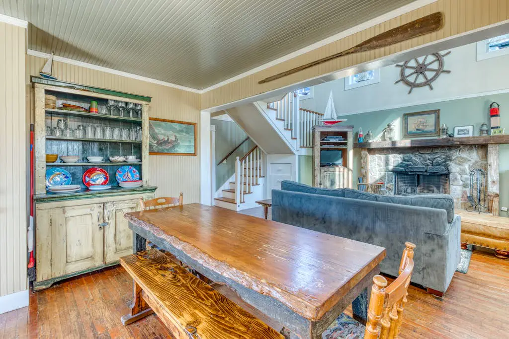 Home with Guest Cottage & Private Hot Tub - Close Beach Access, Dogs OK