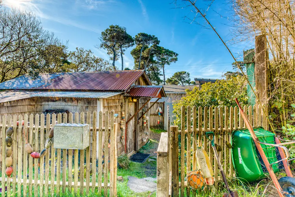 Home with Guest Cottage & Private Hot Tub - Close Beach Access, Dogs OK