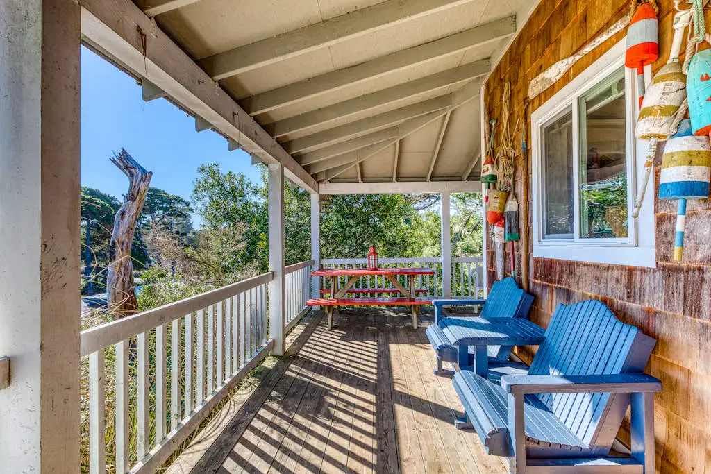 Home with Guest Cottage & Private Hot Tub - Close Beach Access, Dogs OK