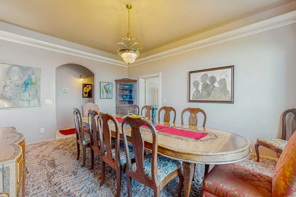 Luxurious Riverfront House withRiver Views, Private Sauna, Pool Table, & Free WiFi