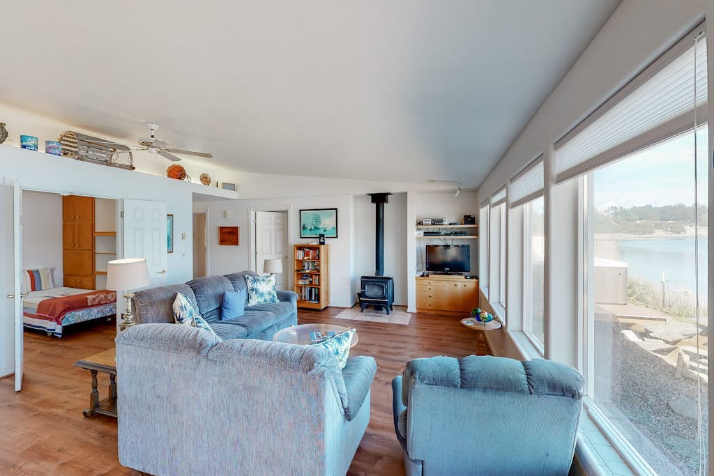 Dog-Friendly Bayfront Home with Private Hot Tub, Water & Bridge Views, Free WiFi