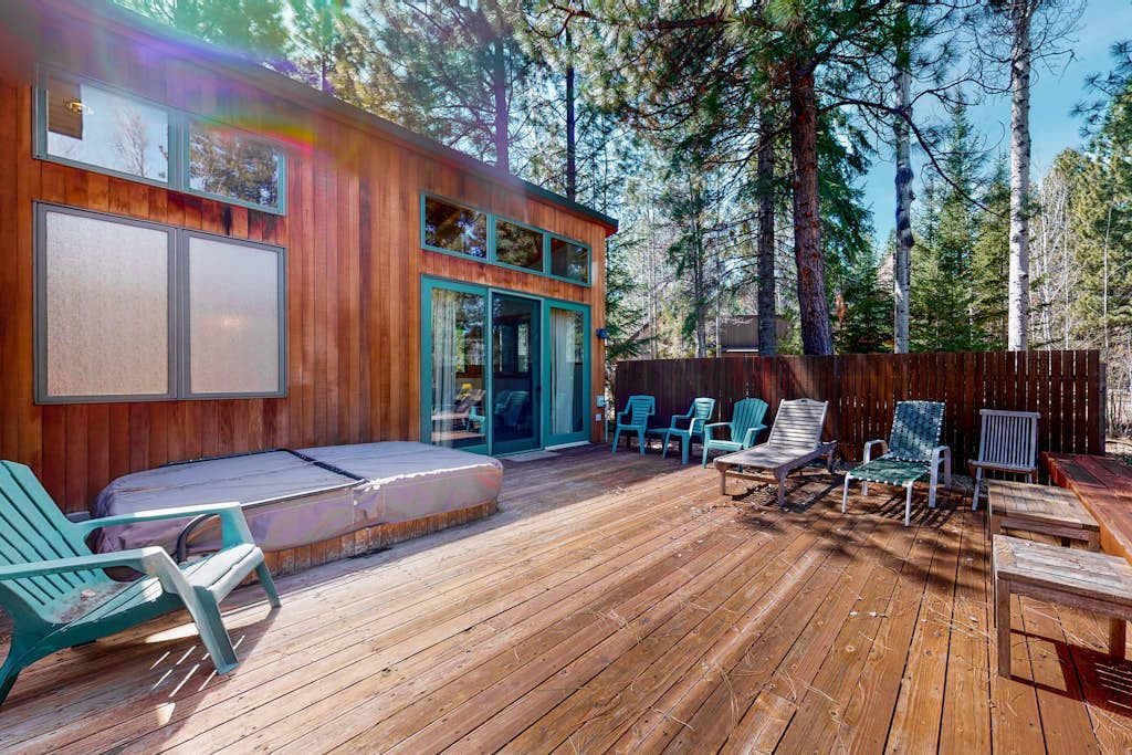 Tree-lined home with private hot tub, resort pools, hot tubs, & gym