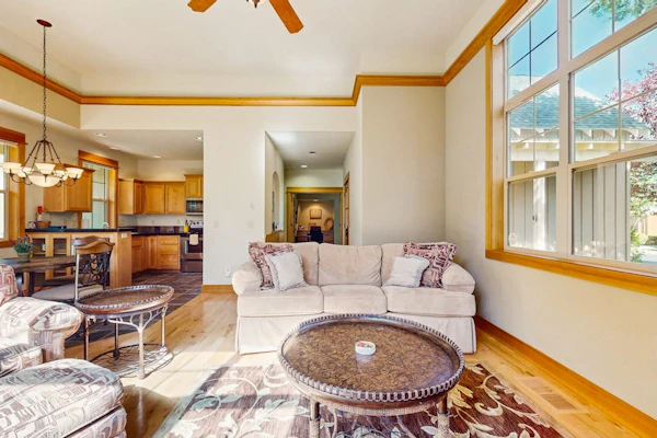 Cozy home w/ patio & bbq grill, access to Eagle Crest Resort amenities