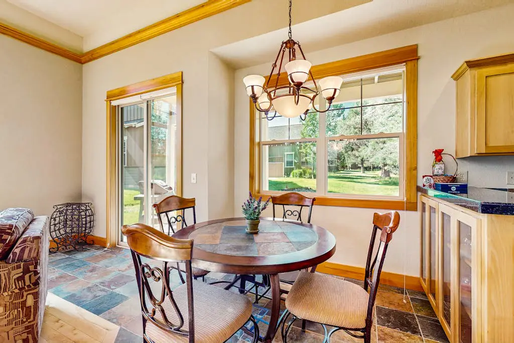 Cozy home w/ patio & bbq grill, access to Eagle Crest Resort amenities