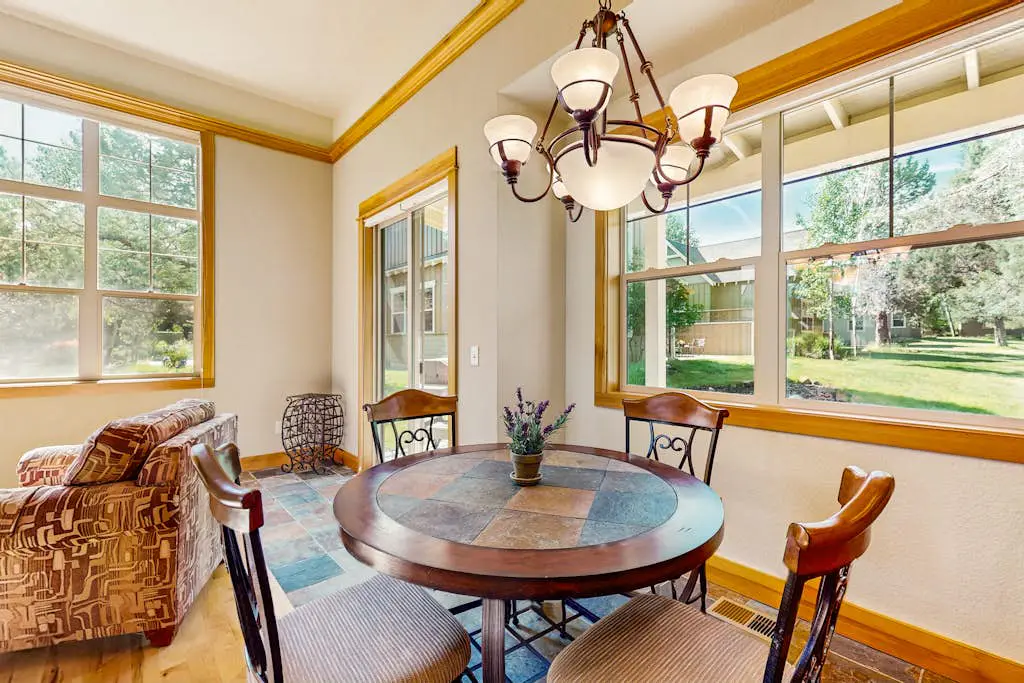 Cozy home w/ patio & bbq grill, access to Eagle Crest Resort amenities