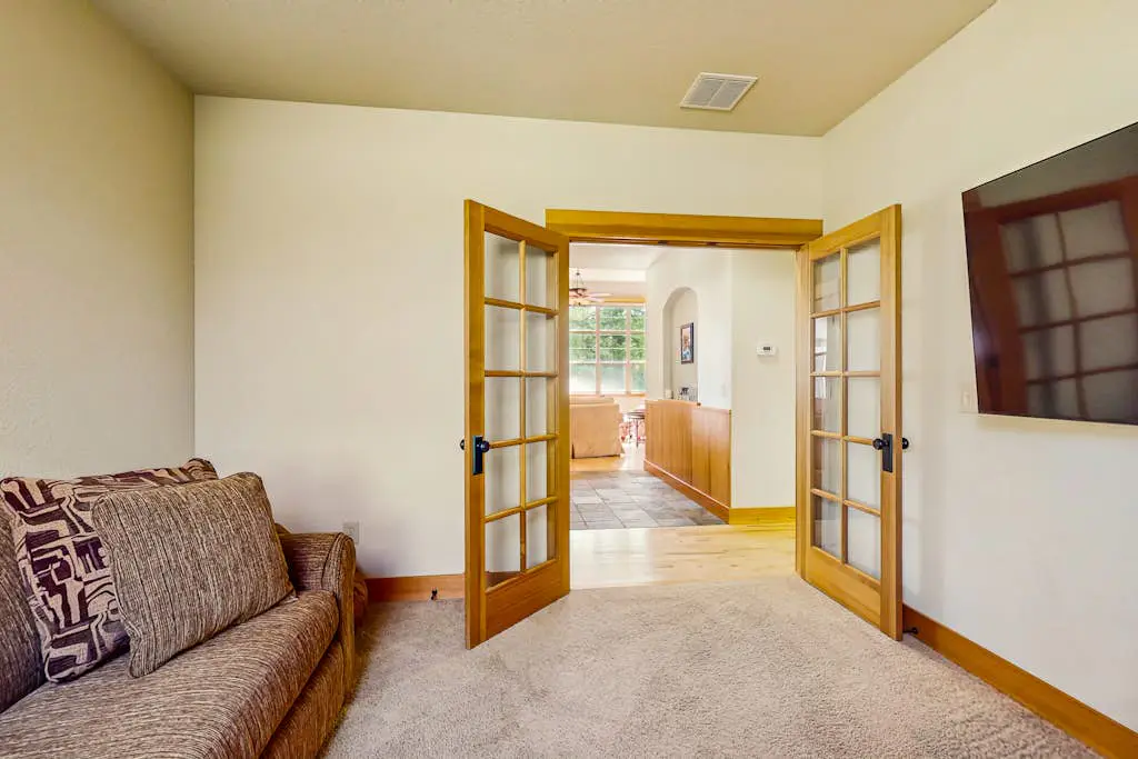 Cozy home w/ patio & bbq grill, access to Eagle Crest Resort amenities