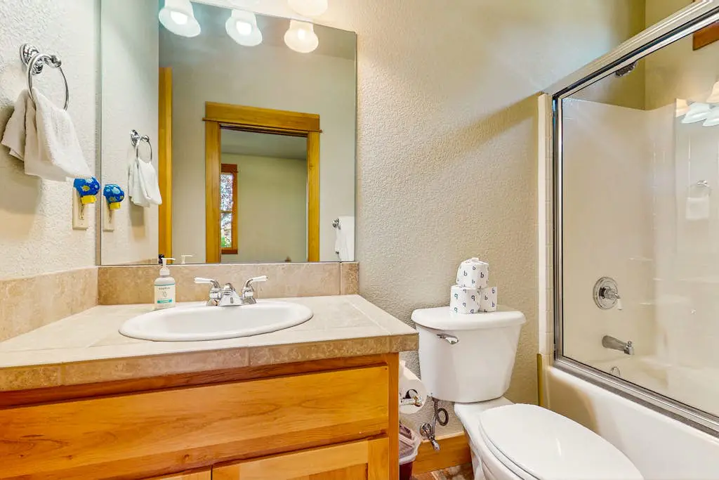 Cozy home w/ patio & bbq grill, access to Eagle Crest Resort amenities
