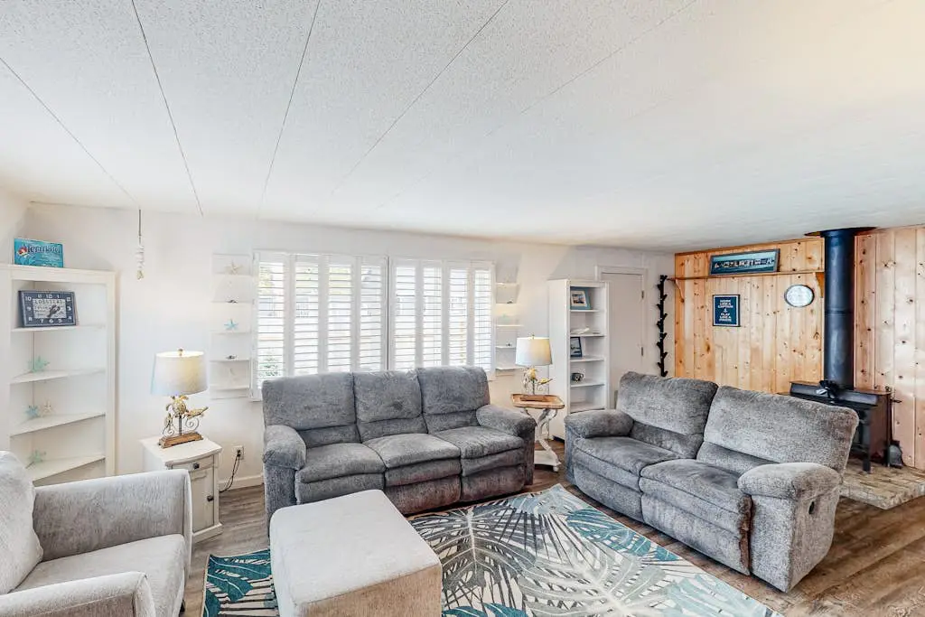 Retro-chic retreat near the beach with a fenced yard & deck, & washer&dryer