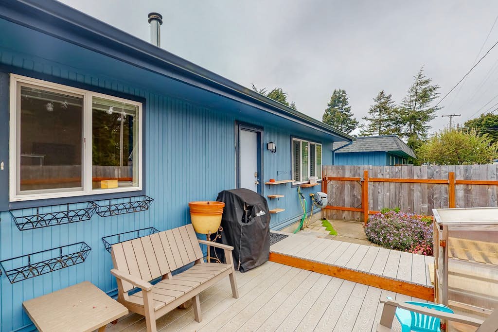 Retro-chic retreat near the beach with a fenced yard & deck, & washer/dryer