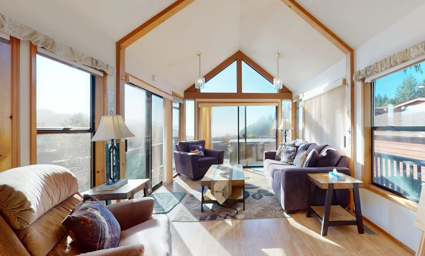 Tranquil dog-friendly coastal escape with private hot tub, patio, & nature views
