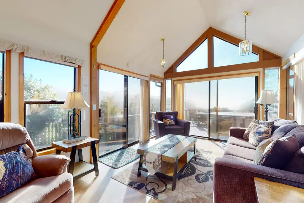 Tranquil dog-friendly coastal escape with private hot tub, patio, & nature views