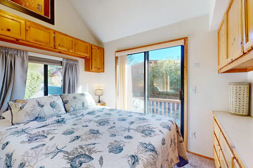 Tranquil dog-friendly coastal escape with private hot tub, patio, & nature views