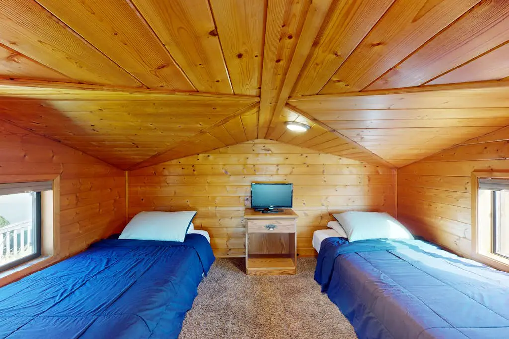 Tranquil dog-friendly coastal escape with private hot tub, patio, & nature views