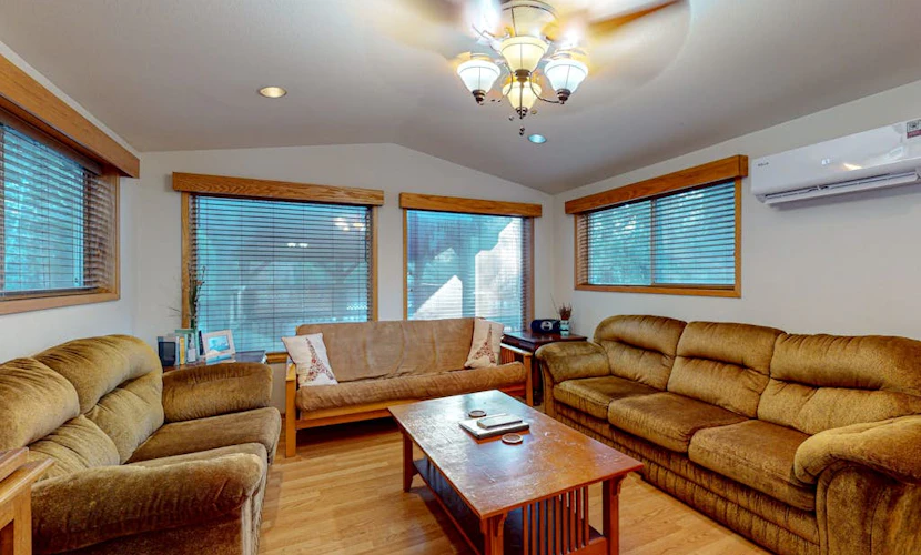 Dog-friendly cabin with hot tub & great deck - near Whaleshead Beach