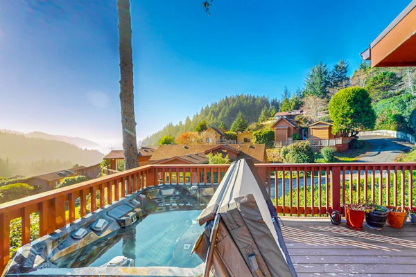 Dog-friendly cabin w/private hot tub, large deck & beautiful ocean mountain view